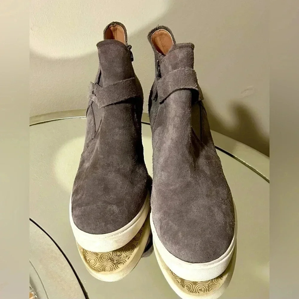 Gently Worn Linea Paolo Suede Ankle Boots
